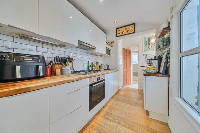 Photo 3 — Woodside Road, DA15