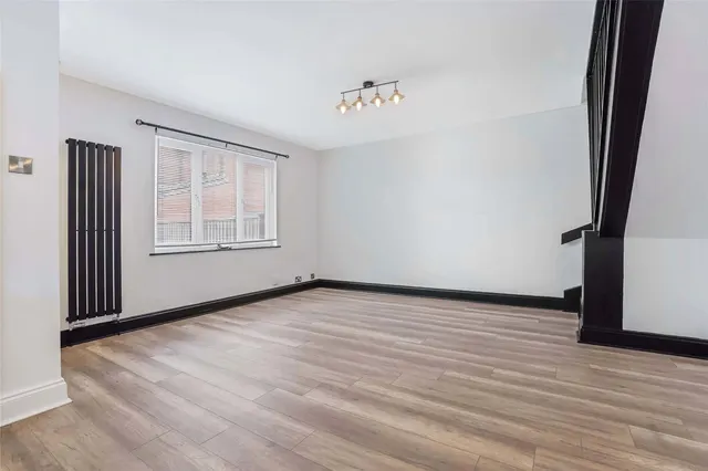 Photo 3 — Southview Court, GLASGOW, Lanarkshire, G64