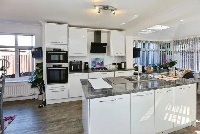 School Road, Bursledon, SO31, photo 3