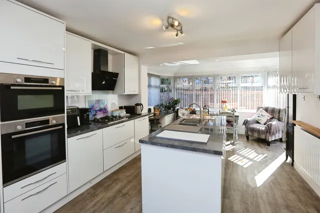 School Road, Bursledon, SO31, photo 2