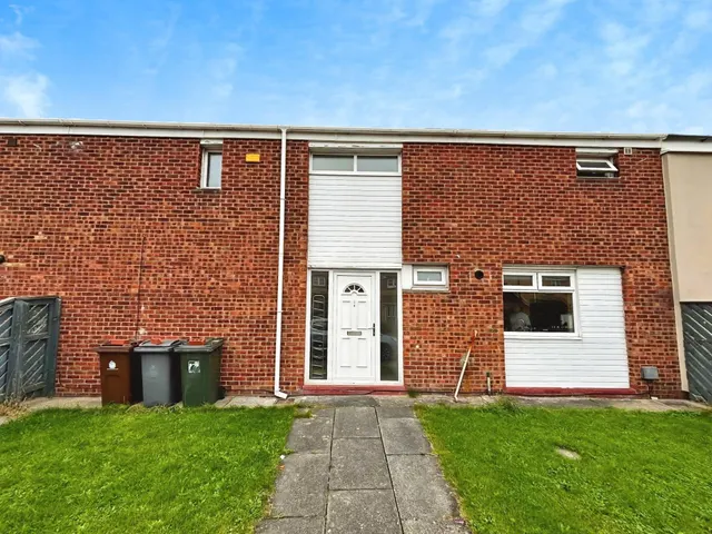 Chesters Avenue, Longbenton, NE12, photo 1