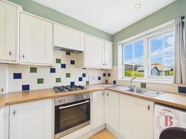 Photo 2 — Field View, Grantham Road, Radcliffe-On-Trent, NG12