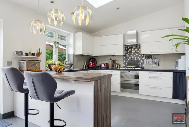 Templedene Avenue, Staines-upon-Thames, TW18, photo 3