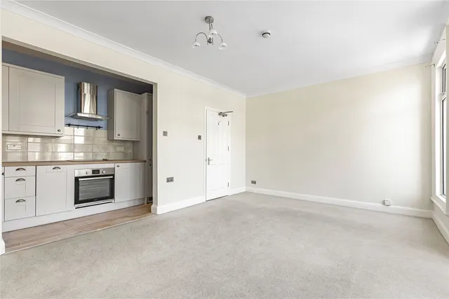 Photo 3 — Munster Road, Fulham, SW6