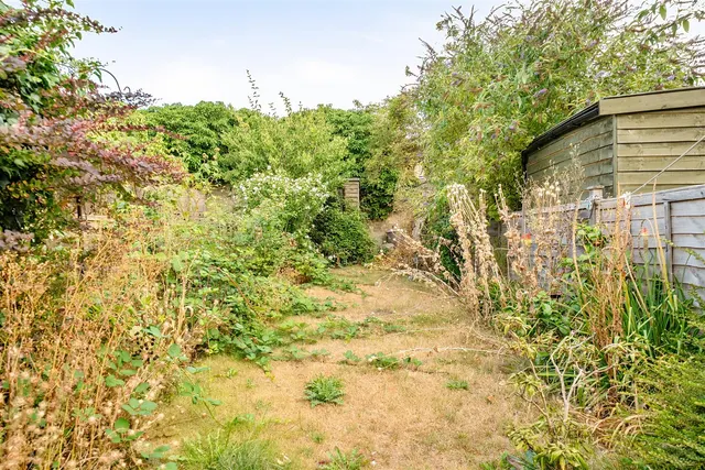 Estcourt Crescent, Devizes, SN10, photo 2