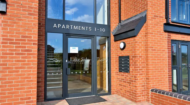Lakeside Apartments, Barton Marina, photo 2