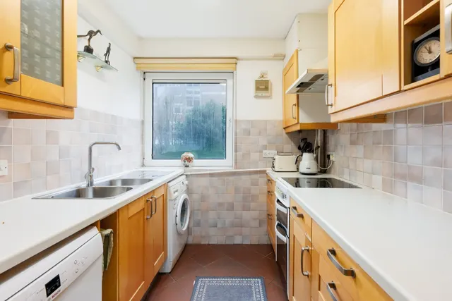 Putney Hill, London, SW15, photo 3