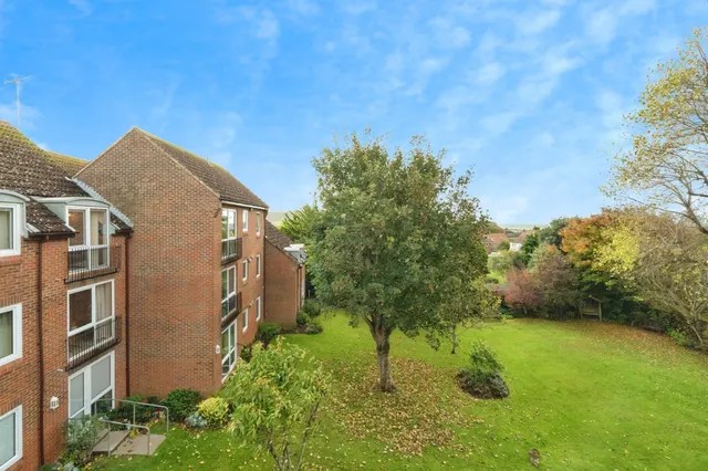 Sutton Road, SEAFORD, photo 1