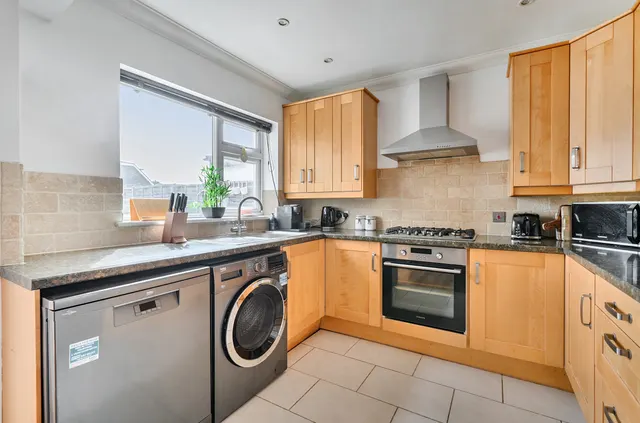 First Avenue, Walton On Thames, KT12, photo 3