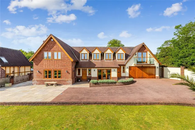 Bascombe Road, Churston Ferrers, TQ5, photo 1