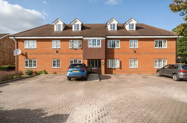 Photo 2 — Roebuck Estate, Binfield, Bracknell, Berkshire, RG42 4DD