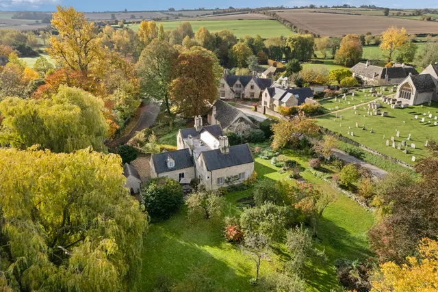 Swinbrook Place, Swinbrook, OX18, photo 1