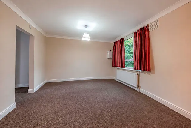 Faggs Road, Feltham, photo 2