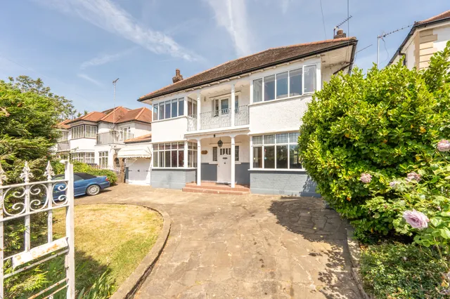 72 Donnington Road, London, photo 1