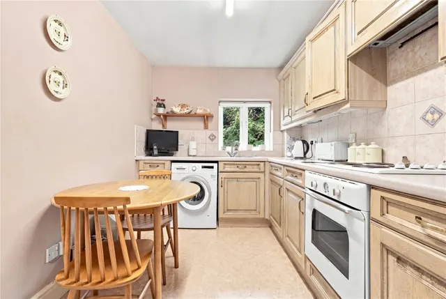 with 2 bedrooms in Saffron Walden, CB11, photo 3