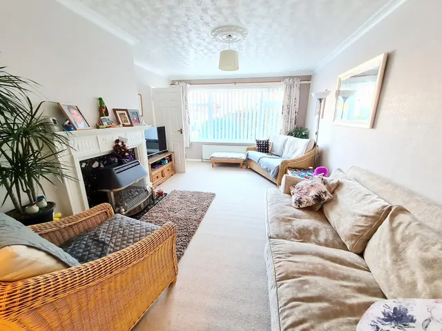 Photo 2 — Edgecombe Drive, West End - Darlington