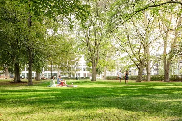Nestle Avenue, UB3, photo 1