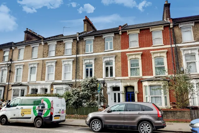 London, N16, photo 2