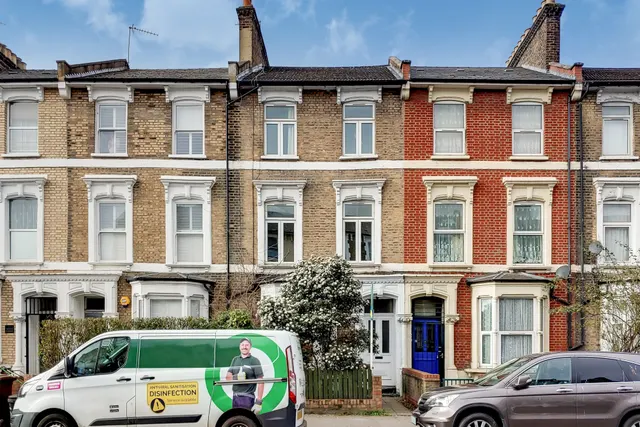 London, N16, photo 1