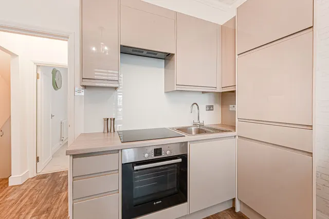 Photo 3 — Flat 2, 32 Denbigh Street, London