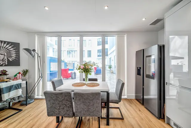West Gate, W5, photo 3