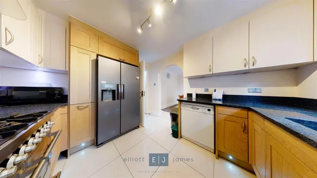 Swiss Cottage Place, Loughton, IG10, photo 3