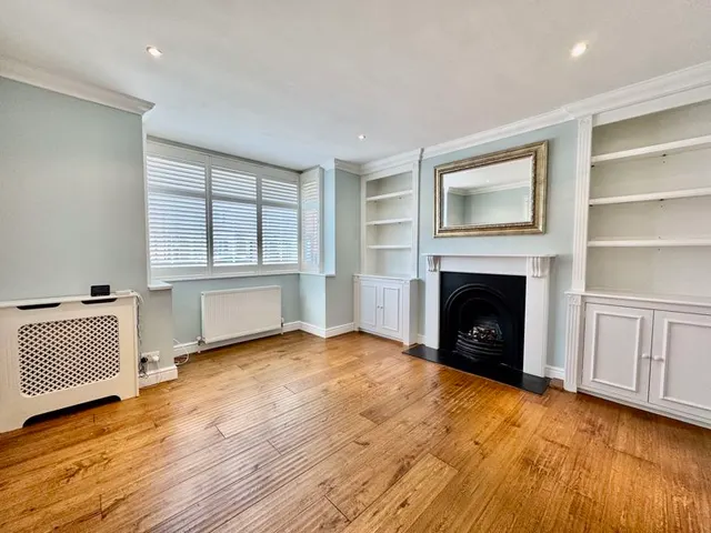 Photo 3 — Horseshoe Crescent, Beaconsfield HP9 1LL