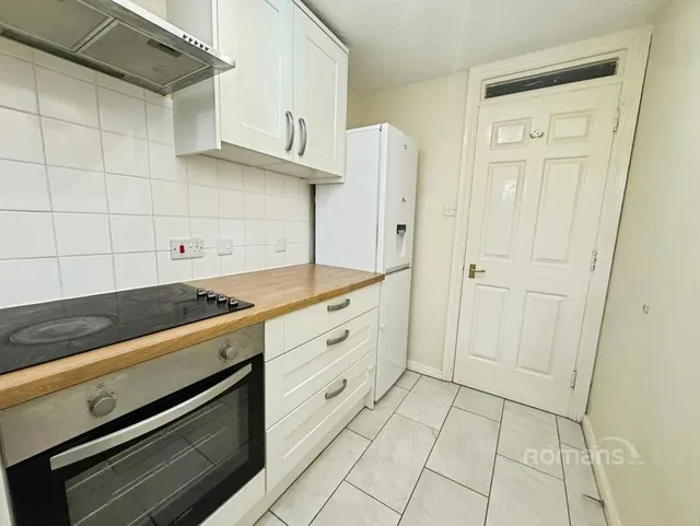 Crowthorne Road, Bracknell, RG12, photo 2