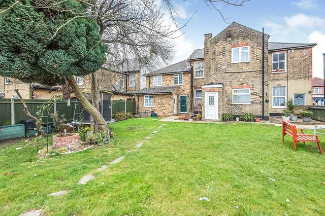 Whitton Road, Hounslow, TW3, photo 1