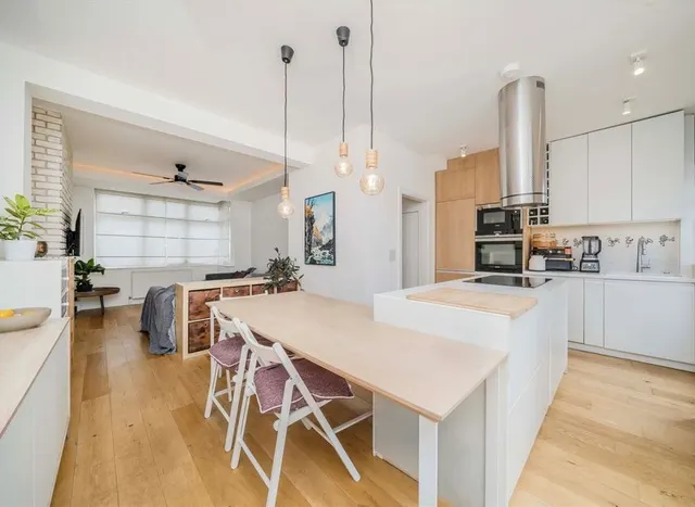 Photo 3 — Largewood Avenue, Surbiton, KT6