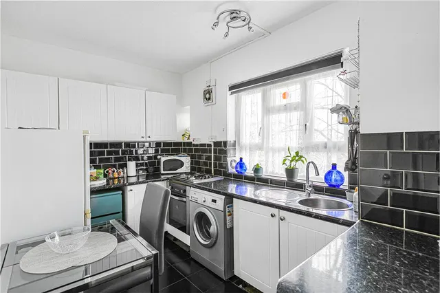 Brockham Drive, London, SW2, photo 2