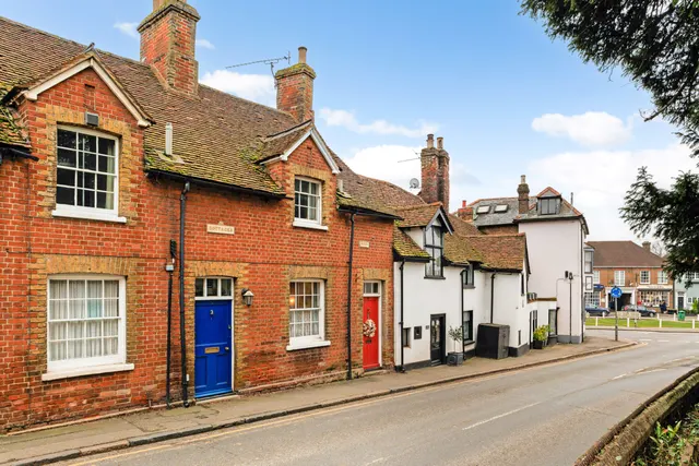 London Road, Datchet, SL3, photo 1
