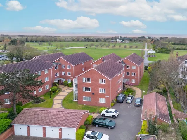 Beechfield Gardens, The Oaks Beechfield Gardens, PR8, photo 1