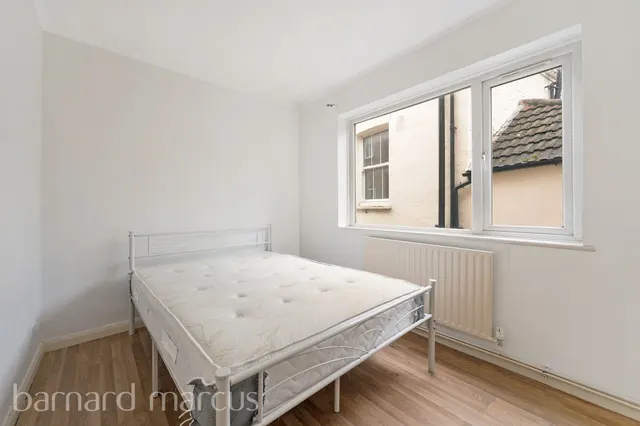 Photo 3 — Egmont Road, Sutton