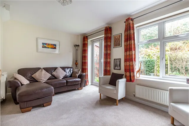 Photo 2 — Britannia Close, Redditch, Worcestershire, B98 7BN