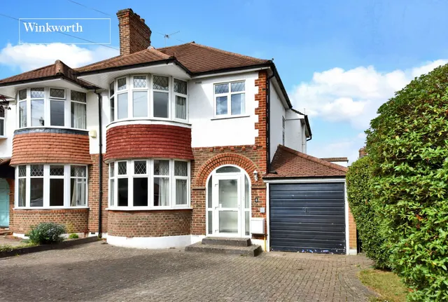 Leyfield, Worcester Park, KT4, photo 1