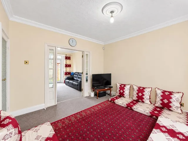 Terraced For SaleSt. Peters Road, Southall, UB1, photo 2
