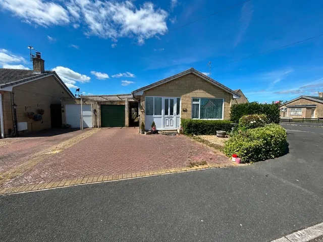 Savernake Avenue, Melksham, photo 1