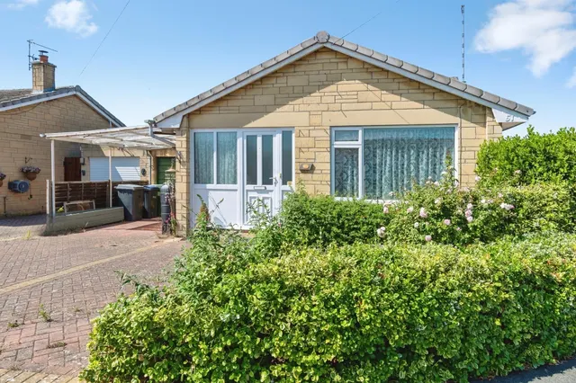 Photo 2 — Savernake Avenue, Melksham