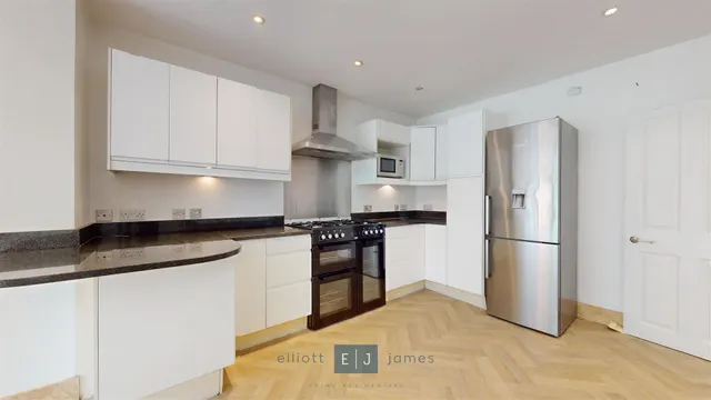 Photo 3 — Meadow Road, Loughton