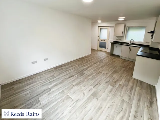 Gloucester Grange, Newcastle, ST5, photo 3
