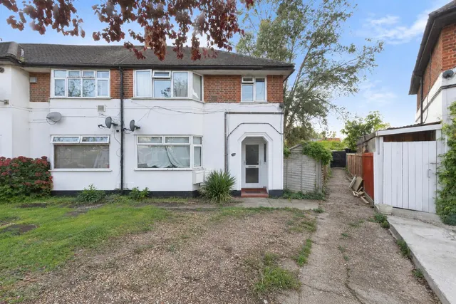 Islay Gardens, Hounslow, TW4, photo 1