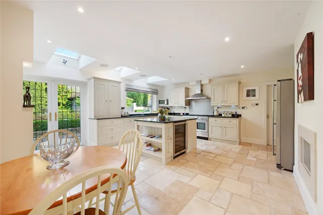Sicklinghall Road, Wetherby, photo 2