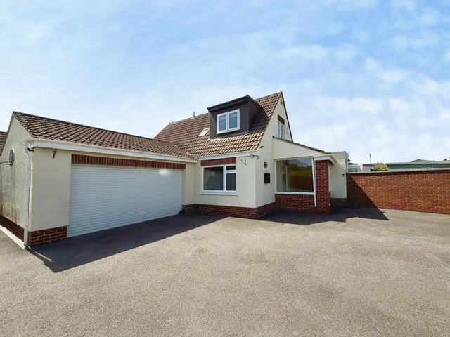 Field Close, Westbury, photo 1