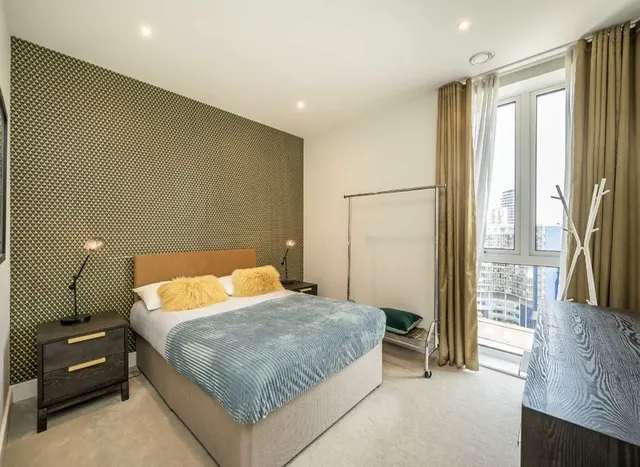 Photo 3 — Bridges Court Road, Battersea, SW11