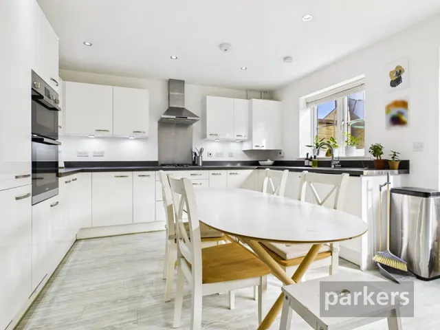 Giles Place, Bampton, OX18, photo 3