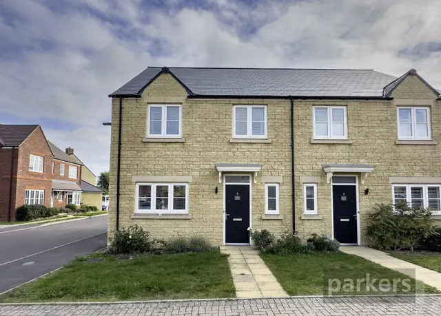 Giles Place, Bampton, OX18, photo 1