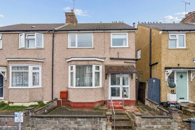 Ashdon Road, Bushey, WD23, photo 1