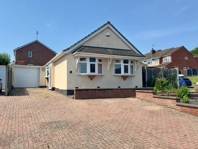 Newstead Avenue, Leicester, LE3 9TB, photo 1