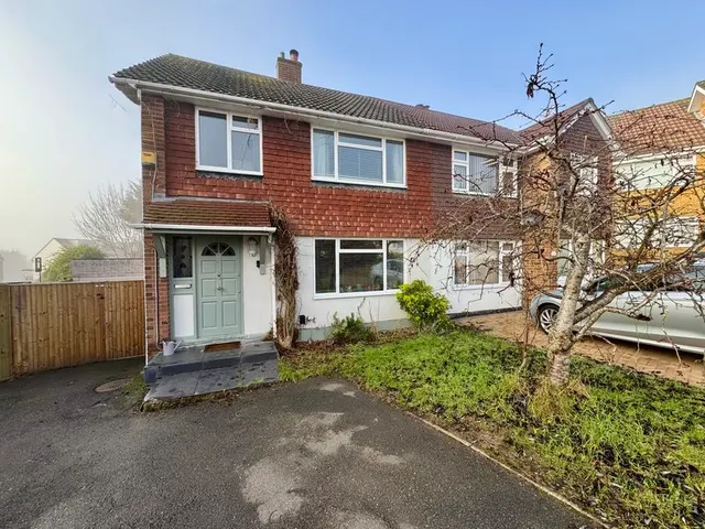 Cliffords Way, Bourne End, SL8, photo 1